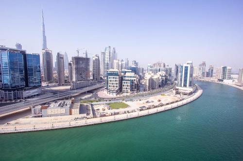 Spacious High-Floor 2BR Apartment with Full Burj Khalifa & Dubai Canal View, Alantos, United Arab Emirates