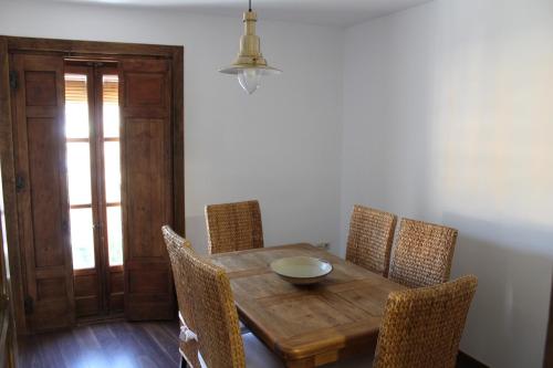 a dining room with a wooden table and chairs at Apartamentos rurales 'Los Soportales' in Tendilla