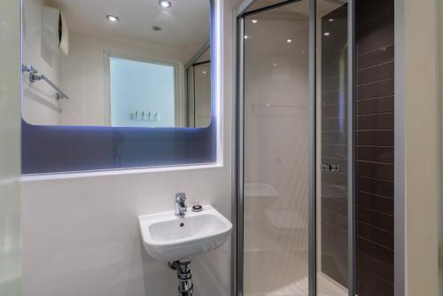 a bathroom with a sink and a shower at Destiny Student - Holyrood (Brae House) in Edinburgh