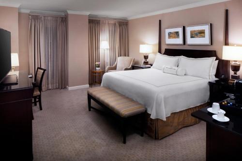 Ένα ή περισσότερα κρεβάτια σε δωμάτιο στο The Townsend Hotel
