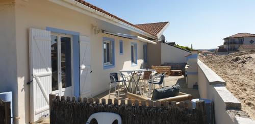 a house with a fence in front of it at L'Océnoa in Mimizan-Plage