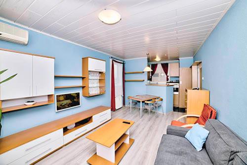Kuchyňa alebo kuchynka v ubytovaní Málnás Macska Apartman