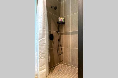 a bathroom with a shower with a shower curtain at 3E - *Renovated* 3 min to Hillman Cancer Center Sleeps 6 in Pittsburgh