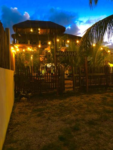a night view of a restaurant with lights at Hotel Jaiba Mahahual - Adults Only in Mahahual