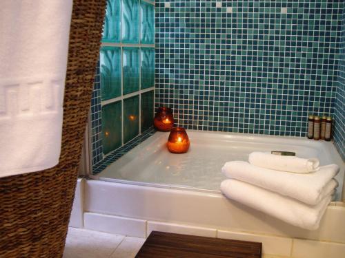 a bathroom with a bath tub with towels on it at Posada Mar de Santillana in Ubiarco