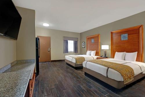 Una cama o camas en una habitación de Studio 6 Odessa, Tx