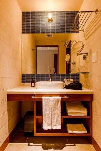 a bathroom with a sink and a large mirror at PROSTYLE TERRACE NAHA in Naha