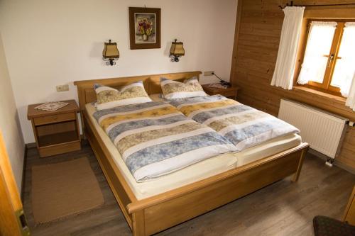 מיטה או מיטות בחדר ב-Stockinger Hof