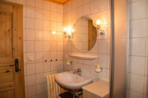 a bathroom with a sink and a mirror at Stockinger Hof in Ruhpolding