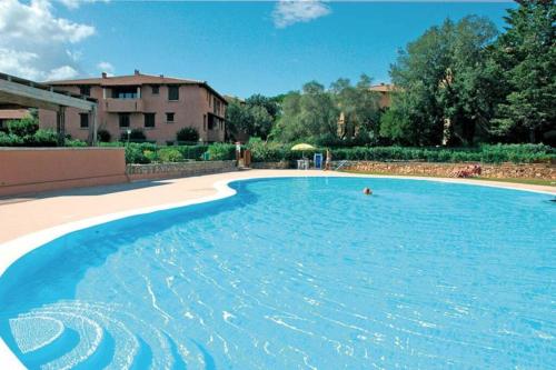 Kolam renang di atau di dekat Bilocale ristrutturato con piscina. Spiagge vicine.