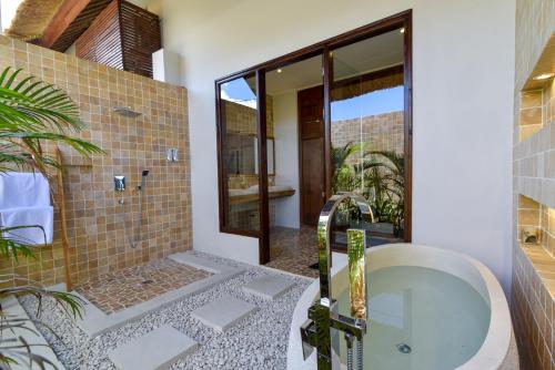 Phòng tắm tại Villa Lakshmi