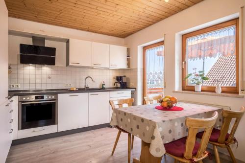 Dapur atau dapur kecil di Ferienwohnung Monninger