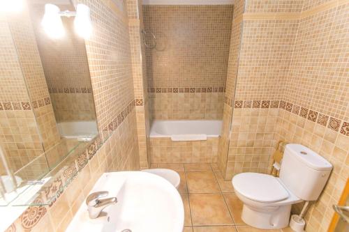 A bathroom at Villa Vallao Nerja