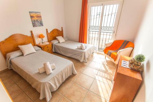 A bed or beds in a room at Villa Vallao Nerja