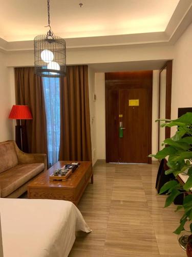 a living room with a couch and a table at Guangzhou Fangyuan Hotel - Free Shuttle Bus to Canton Fair Complex during 14th Oct to 3rd Nov in Guangzhou