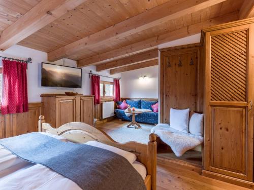 Una cama o camas en una habitación de Hotel Gasthof Blaue Quelle