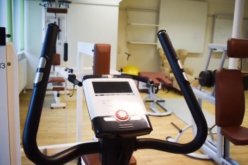 a room with a gym with a treadmill at Akzent Hotel Jonathan in Lippstadt