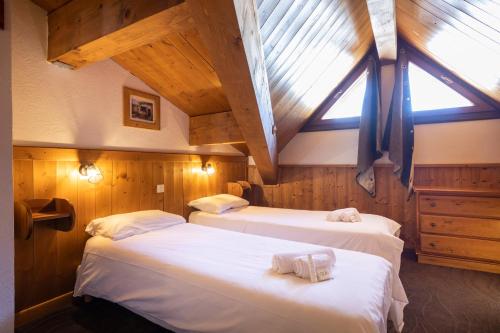 Llit o llits en una habitació de Chalet des Neiges Hermine