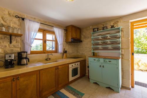 Villa Caneva - Countryside Haven with Full Privacy