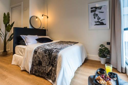 A bed or beds in a room at BILBAO URBAN by STAYNN APARTMENTS