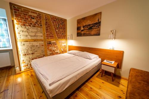 Gościniec Król Sielaw w CENTRUM Mikołajek z restauracją regionalną