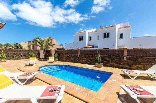 Bazén v ubytování Villa privada en Corralejo nebo v jeho okolí