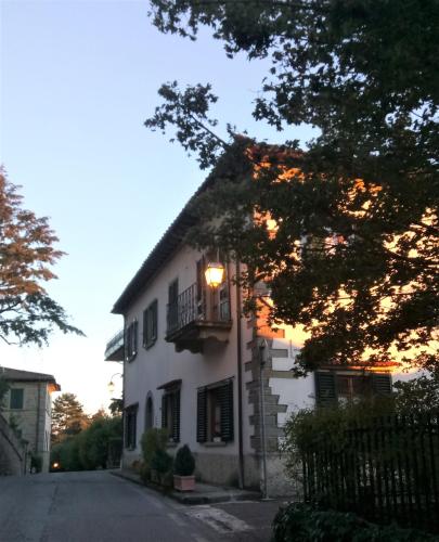 Το κτήριο όπου στεγάζεται  το διαμέρισμα