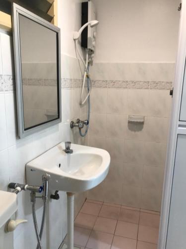 Pangkor Coralbay Resort 201 apartment tesisinde bir banyo