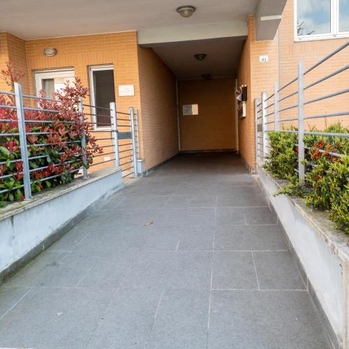 a hallway of a building with a door and plants at Cassino - Appartamento Duplex - Parco Rondo in Cassino