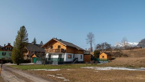 a house on the side of a dirt road at DAS JOHANN Apartments im Ausseerland in Bad Aussee