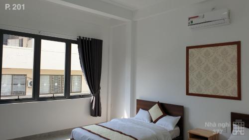 Posteľ alebo postele v izbe v ubytovaní Nhà nghỉ 377