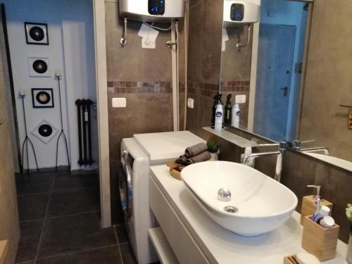 suite del borgo tesisinde bir banyo