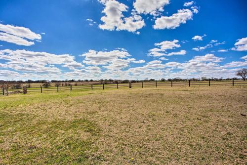 Unique Remodeled Ranch Apartment in Sanger!