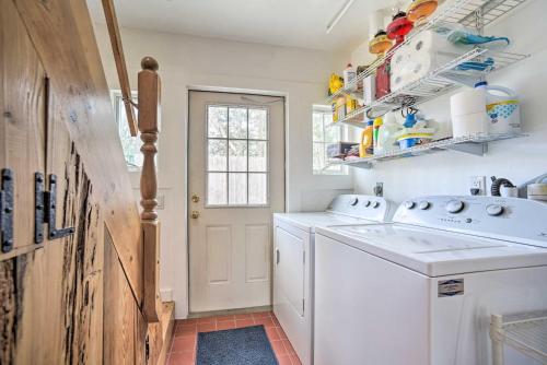 Gallery image of Charming Cottage with Yard - 2 Mi to Tinker St! in Woodstock