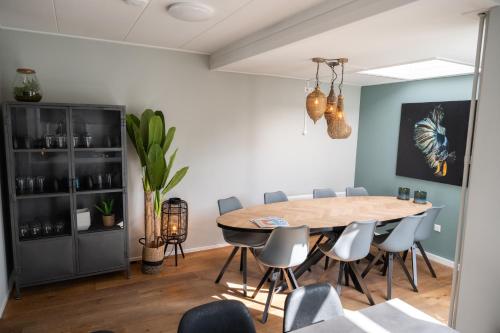 a dining room with a table and chairs at Beach House Makai - family house with Finnish Sauna, 2 bathrooms and only minutes from the Beach in De Koog
