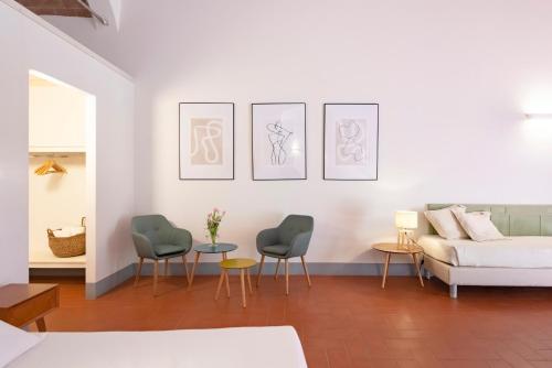 a living room with two chairs and a couch at Fattoria Pian Di Rocca in Castiglione della Pescaia