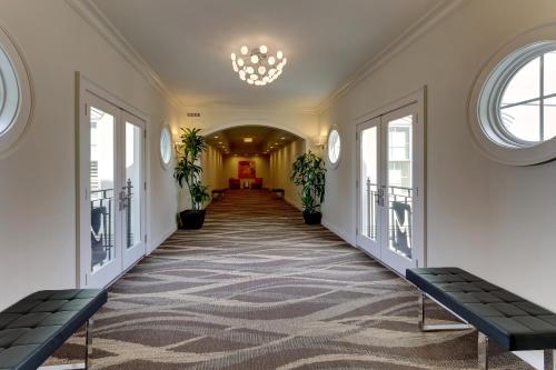 a hallway with windows and a hallway with benches at The Mantissa Hotel in Hartsville