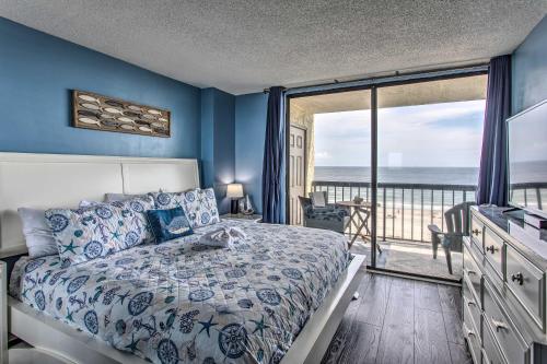 Ένα ή περισσότερα κρεβάτια σε δωμάτιο στο Luxury Myrtle Beach Condo Oceanfront with Hot Tub!