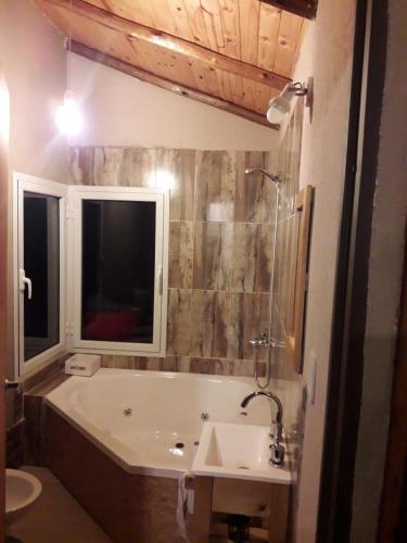 a bathroom with a bath tub and a sink at Cabaña Exclusiva in Bahía Blanca
