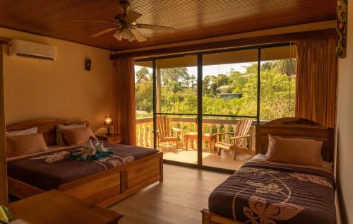 A seating area at Jacamar Corcovado Drake Bay