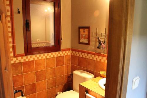 A bathroom at Las cabañas de valsain