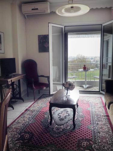 Sunny apartment near the center