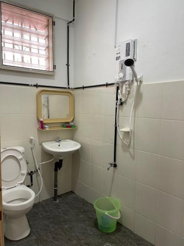 a bathroom with a toilet and a sink at Shangrila House @ 香格里拉民宿 in Tawau