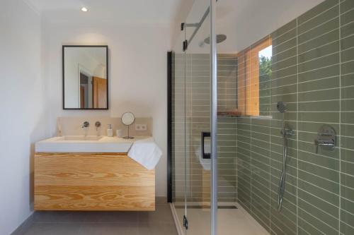 Koupelna v ubytování Villa Can Canavaret by SunVillas Mallorca