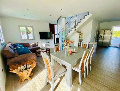 a living room with a table and a couch at Villa Isla Bonita in Sa Ràpita