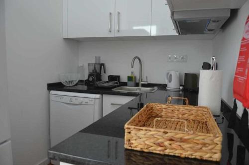 a kitchen with a counter top with a basket on it at Baron Faro - Guest House in Faro