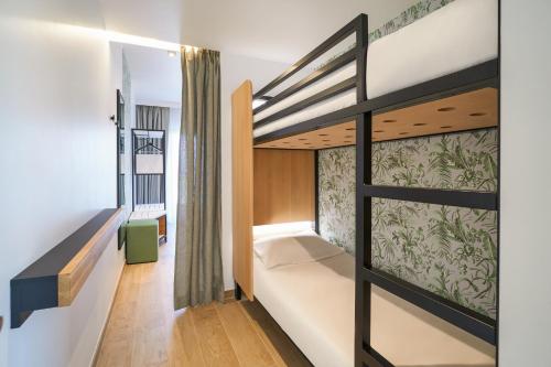 Ein Bett oder Betten in einem Zimmer der Unterkunft Mercure Avignon Gare TGV