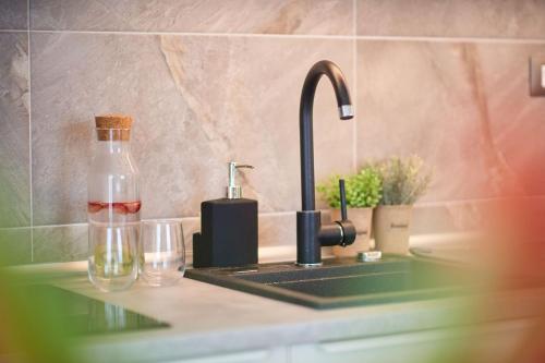 Imagine din galeria proprietății Fineloft Sea View Apartment-Spa n Pools beach resort în Mamaia Nord – Năvodari