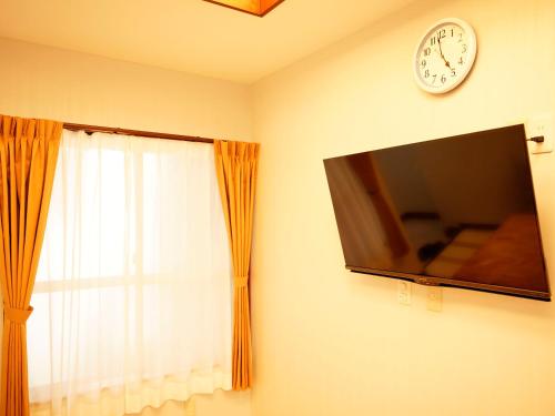 TV a/nebo společenská místnost v ubytování Mcity in Maejima
