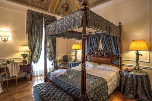 A bed or beds in a room at Albergo del Senato